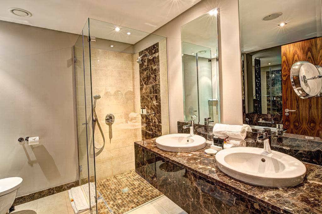 Royal Marang Hotel Phokeng Room photo Bathroom