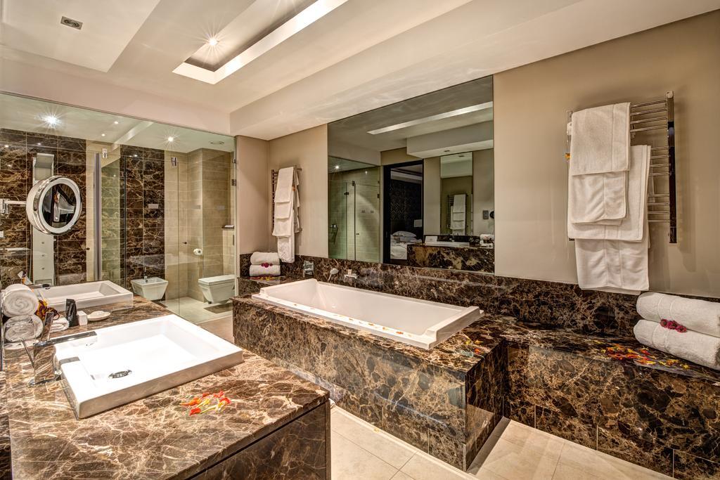 Royal Marang Hotel Phokeng Room photo Bathroom